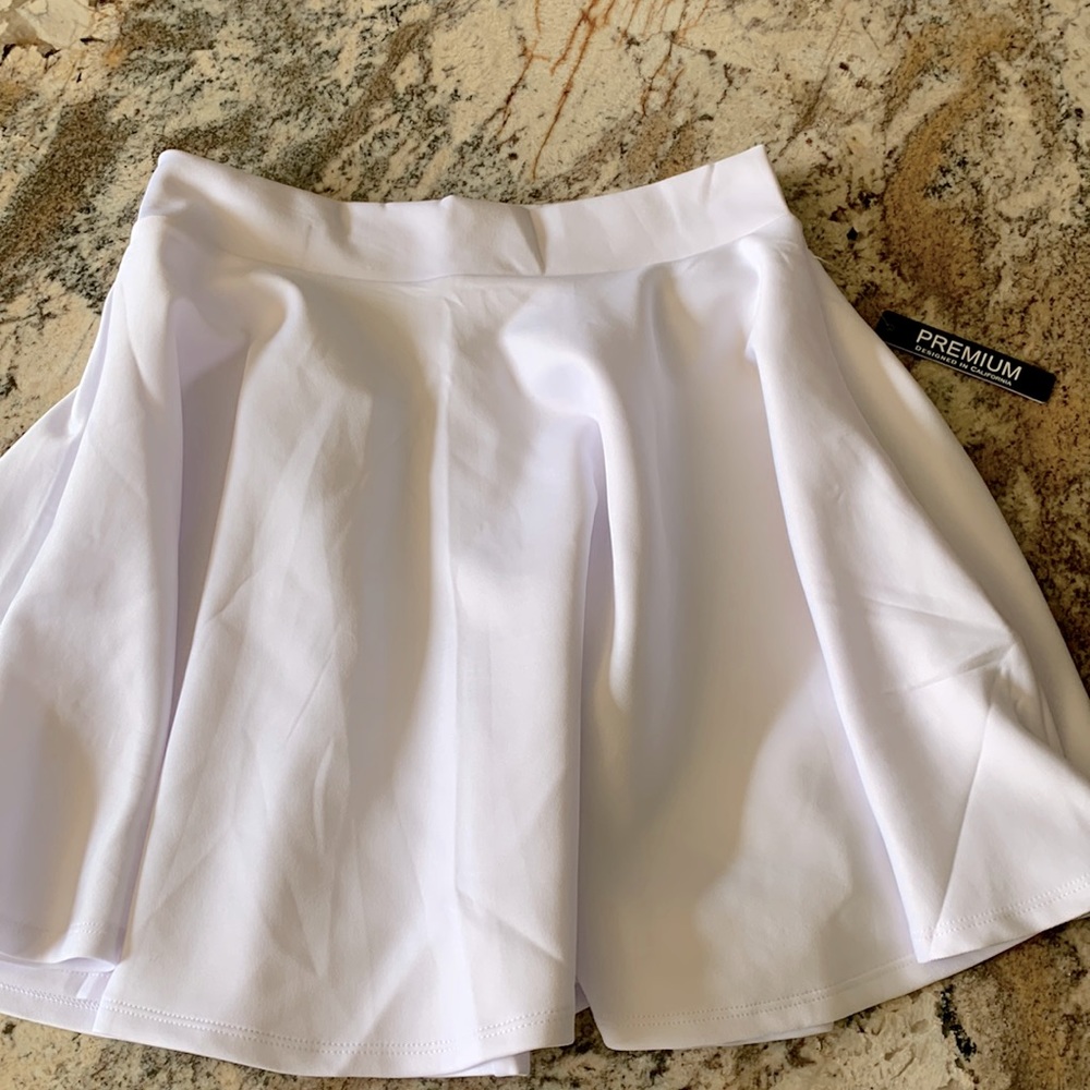 NWT Women’s White Skirt size Medium